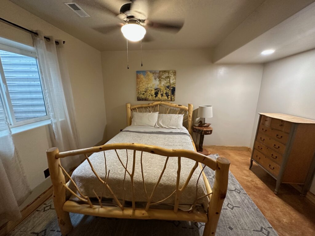 Comfortable bedroom in a Dutch John cabin, perfect for relaxation.