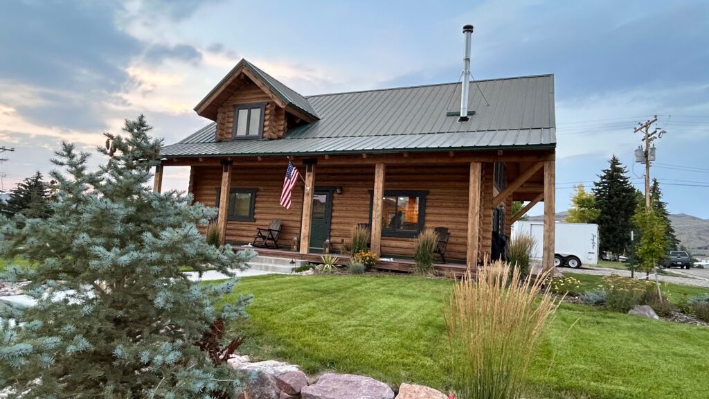 Charming rustic cabin in Dutch John, Utah, with modern amenities for a comfortable outdoor getaway.