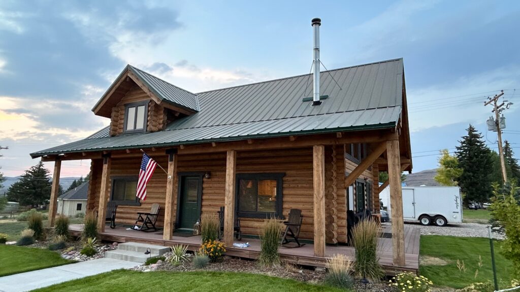 Scenic views from a cabin in Dutch John, Utah, ideal for outdoor activities like fishing, hiking, and boating.